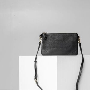 Crossbody Purse that Charges your Phone